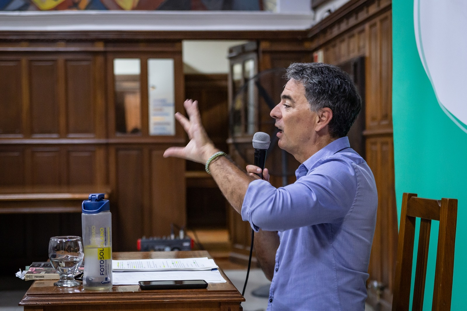 Conferencia en biblioteca